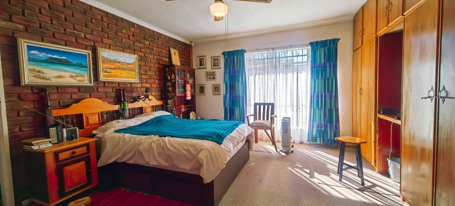 4 Bedroom Property for Sale in Miederpark North West